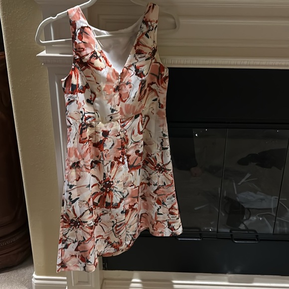 Loft dress. NWT. Soft material and stunning design - Picture 2 of 8